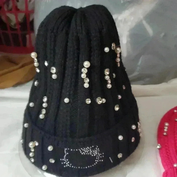 Hello Kitty beanie adored with rhinestones/pearls - Picture 6 of 9